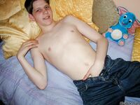 Gay twink Benjamin