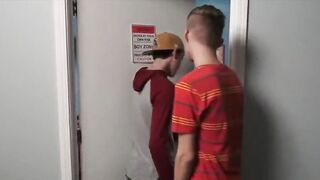 Hot guys fuck in their room