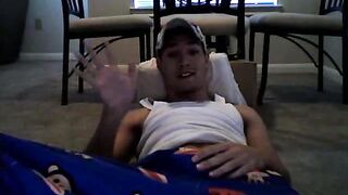 College dude wank on cam