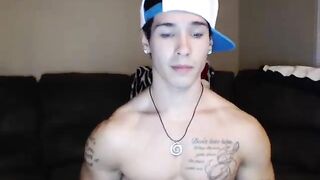 Muscle lad Jerks Off Webcam