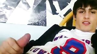 Guy jerks off on his bed