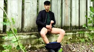 A horny moment outdoors