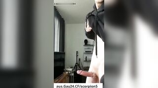 The aussie shows all his extra big might
