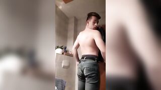 Cute dude shows off his cock and jerks off for our pleasure