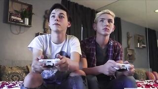 Two hot twinks have hardcore gay sex 252