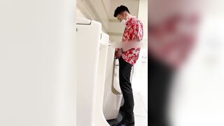 A male is pissing in the toilet4