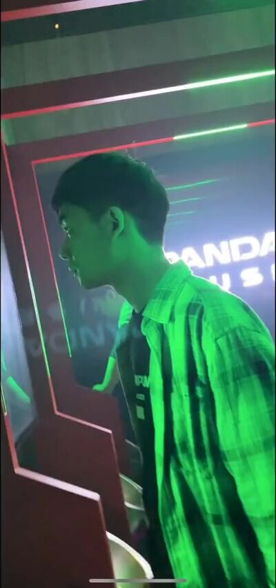 A male is pissing in the toilet.