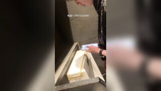 A male is pissing in the toilet.