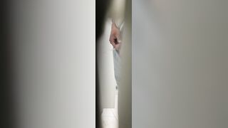 A male is pissing in the toilet.