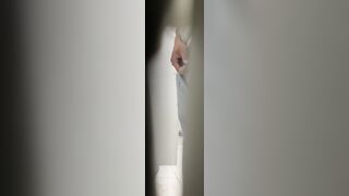 A male is pissing in the toilet.